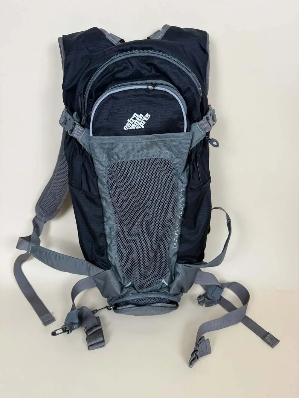 Eastern Mountain Sports Hydration Backpack w/ Bladder hiking camping outdoors